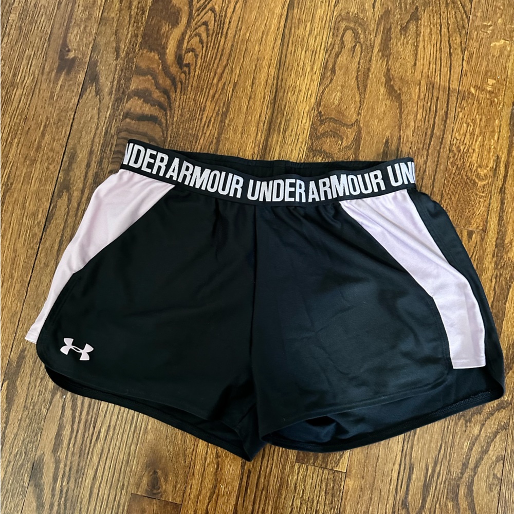 UNDER ARMOUR PINK AND BLACK ATHLETIC SHORTS SIZE MEDIUM